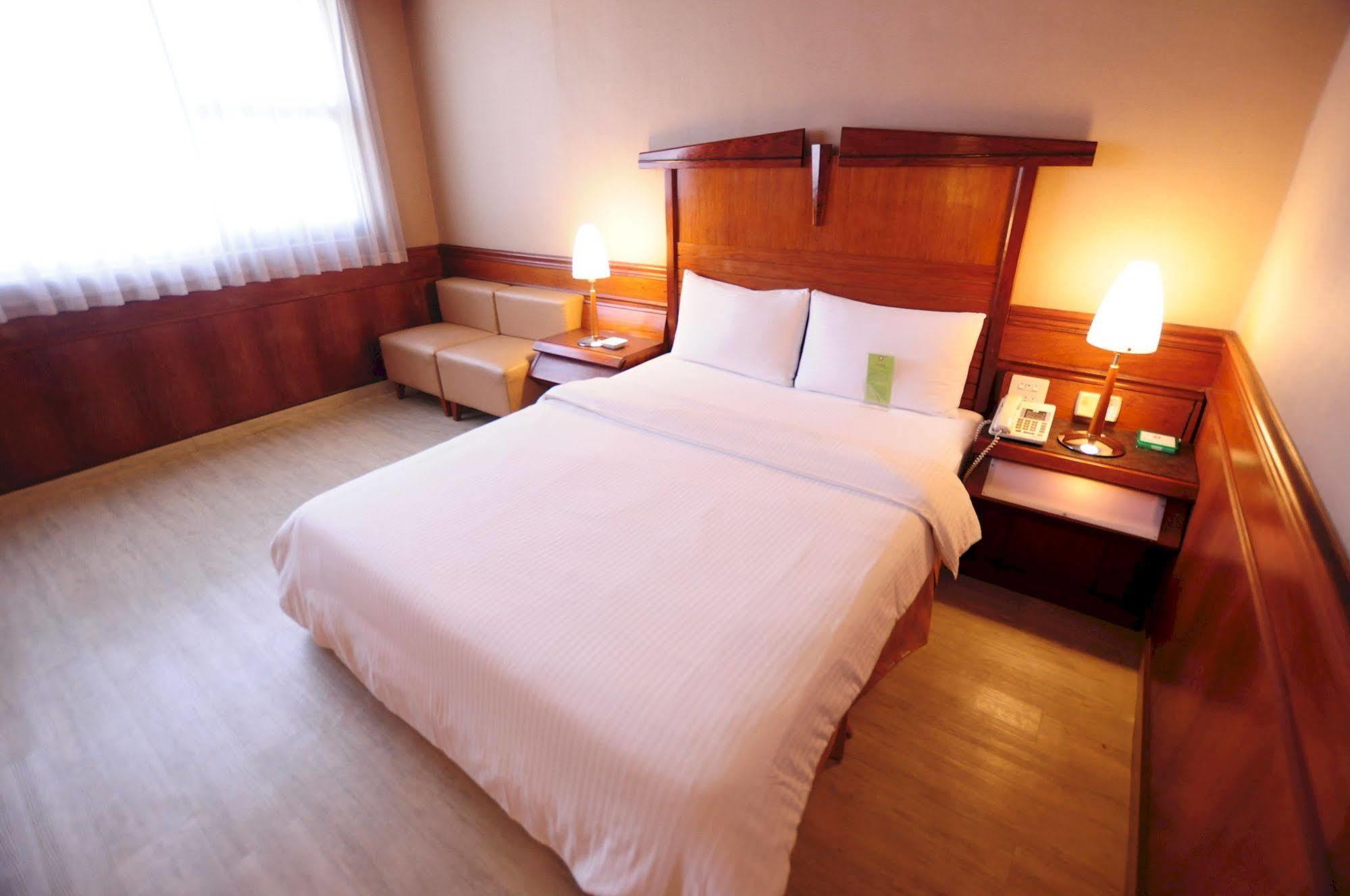 Kindness Hotel Wu-Jia Гаосюн Екстер'єр фото