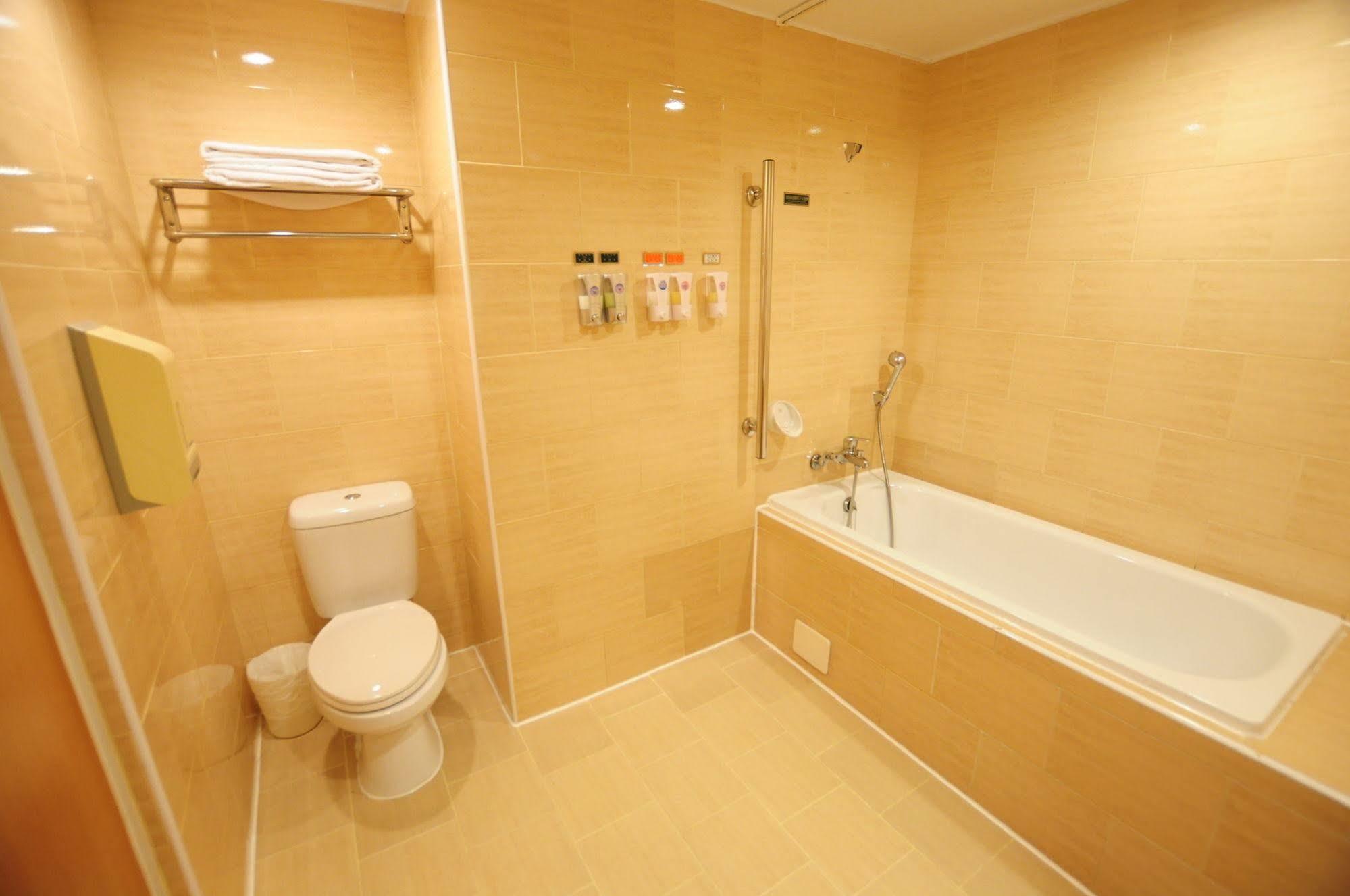 Kindness Hotel Wu-Jia Гаосюн Екстер'єр фото